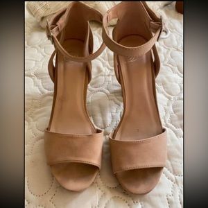Only wore 3 times not my style anymore very good condition